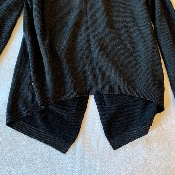 🔥HOST PICK🔥 Lululemon Cabin Yogi Wrap, Size 4 - Picture 2 of 16